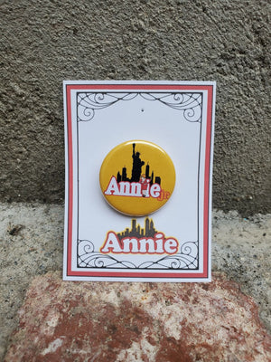 ANNIE JR "Logo" Metall-Anstecker ANNIE JR "Logo" Metall-Anstecker