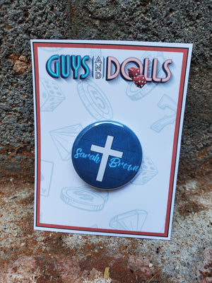 GUYS AND DOLLS "Sarah Brown" Metall-Anstecker GUYS AND DOLLS "Sarah Brown" Metall-Anstecker