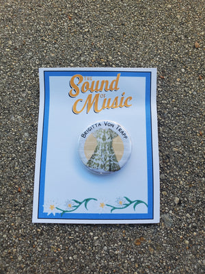 SOUND OF MUSIC Metall-Ansteckknopf „Brigitta Von Trapp“. SOUND OF MUSIC Metall-Ansteckknopf „Brigitta Von Trapp“.