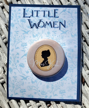 LITTLE WOMEN "Mrs. Kirk" Metall Button LITTLE WOMEN "Mrs. Kirk" Metall Button