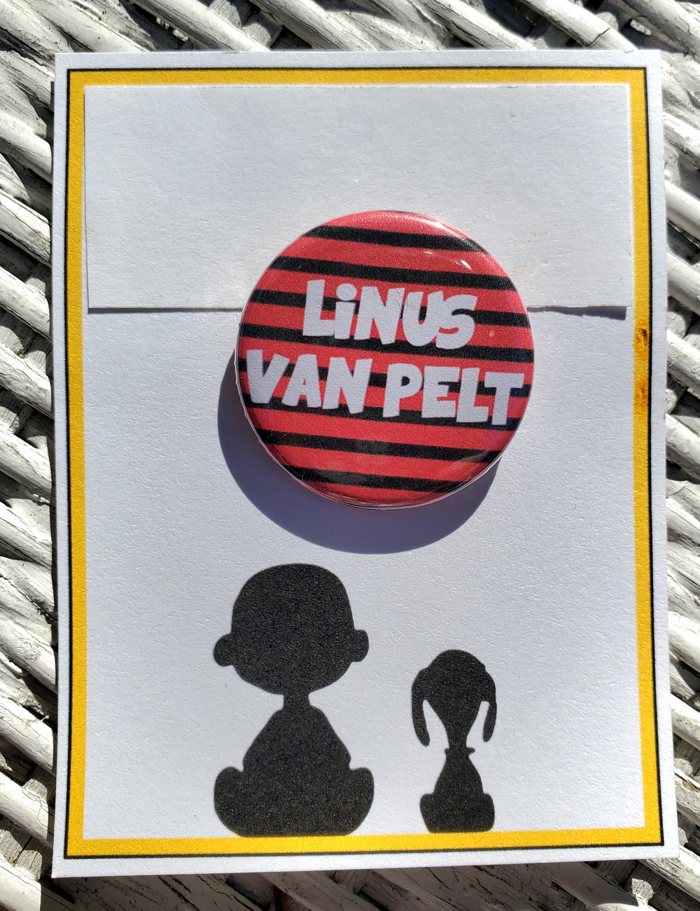 CHARLIE BROWN "Linus Van Pelt" Metal Pinback Button