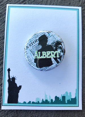 NEWSIES "Albert" Metall-Anstecker NEWSIES "Albert" Metall-Anstecker