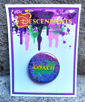DESCENDANTS "Coach" Metall-Anstecker DESCENDANTS "Coach" Metall-Anstecker