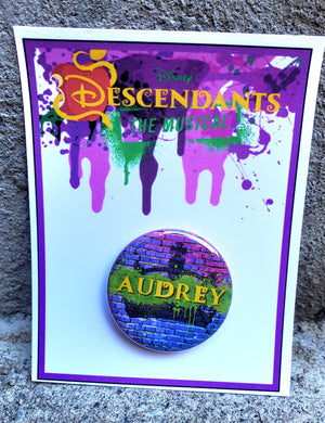 DESCENDANTS "Audrey" Metall-Anstecker DESCENDANTS "Audrey" Metall-Anstecker