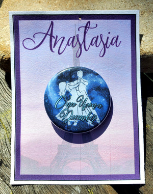 ANASTASIA "Es war einmal im Dezember" Metall-Anstecker ANASTASIA "Es war einmal im Dezember" Metall-Anstecker