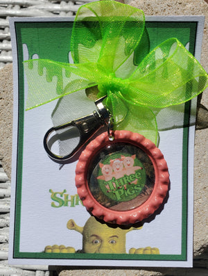 SHREK "Die drei kleinen Schweinchen" Flaschenverschluss-Schlüsselanhänger SHREK "Die drei kleinen Schweinchen" Flaschenverschluss-Schlüsselanhänger