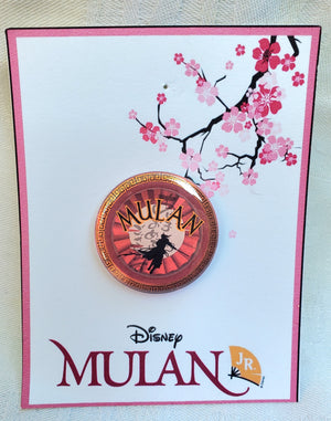 ADDAMS FAMILY "Alice Beineke" Metall-Anstecker ADDAMS FAMILY "Alice Beineke" Metall-Anstecker