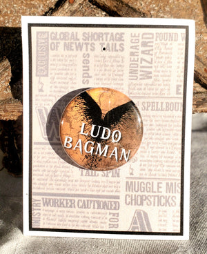 ADDAMS FAMILY "Alice Beineke" Metall-Anstecker ADDAMS FAMILY "Alice Beineke" Metall-Anstecker