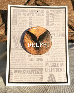 ADDAMS FAMILY "Alice Beineke" Metall-Anstecker ADDAMS FAMILY "Alice Beineke" Metall-Anstecker