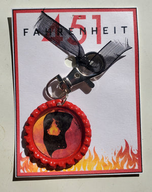 ADDAMS FAMILY "Alice Beineke" Metall-Anstecker ADDAMS FAMILY "Alice Beineke" Metall-Anstecker