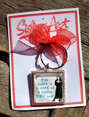 ADDAMS FAMILY "Alice Beineke" Metall-Anstecker ADDAMS FAMILY "Alice Beineke" Metall-Anstecker