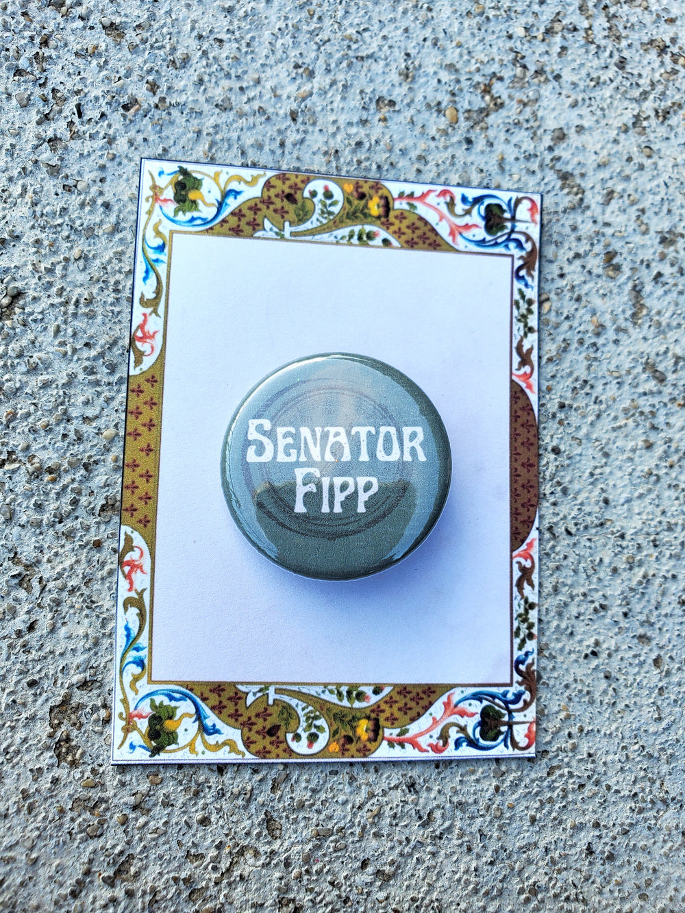 URINETOWN "Senator Fipp" Metall Button