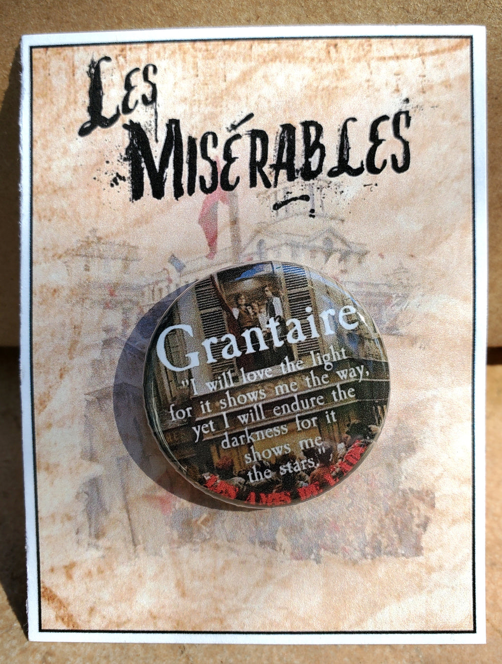 LES MISERABLES „Grantaire“ Metall-Anstecknadel