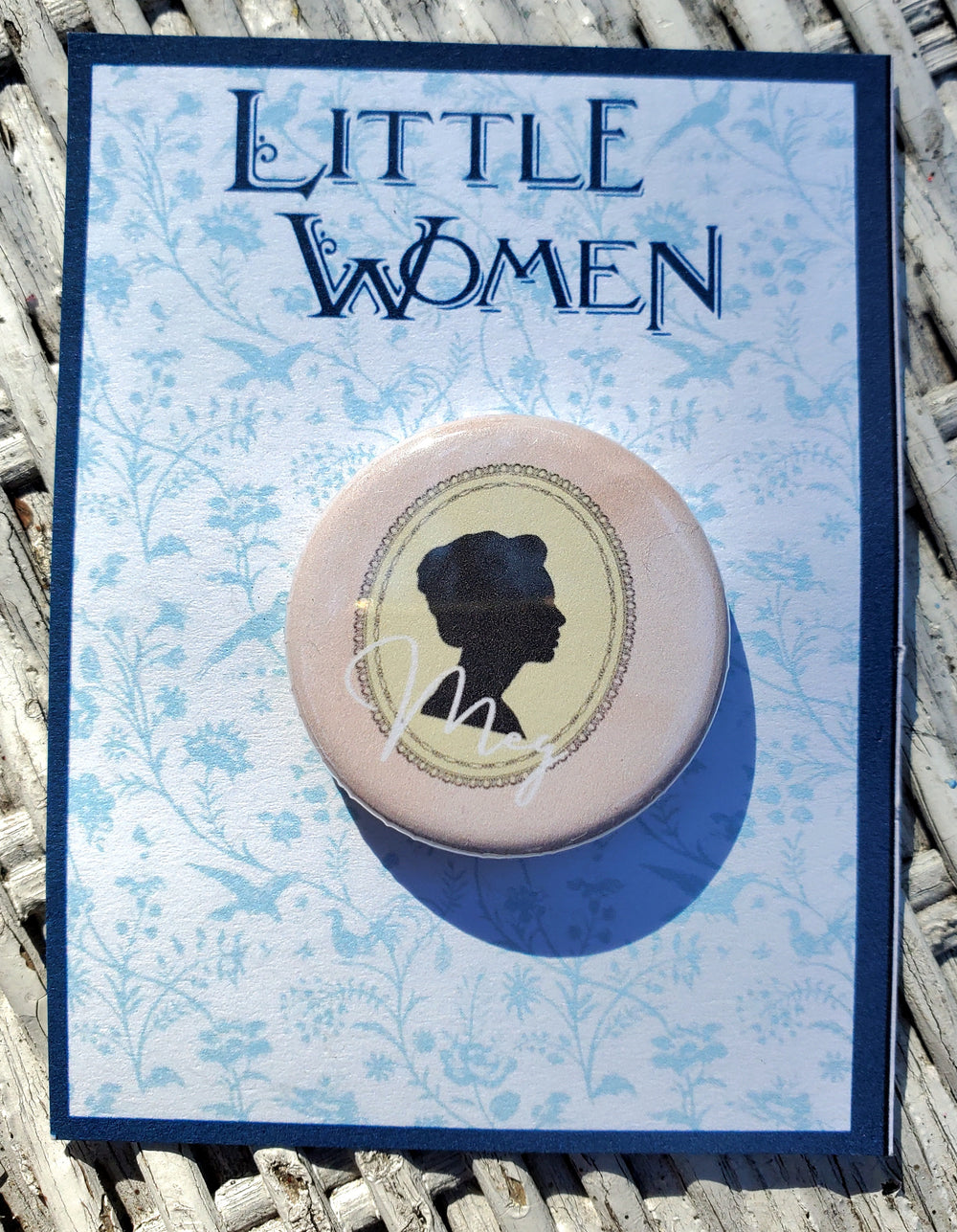 LITTLE WOMEN "Meg March" Metall Button