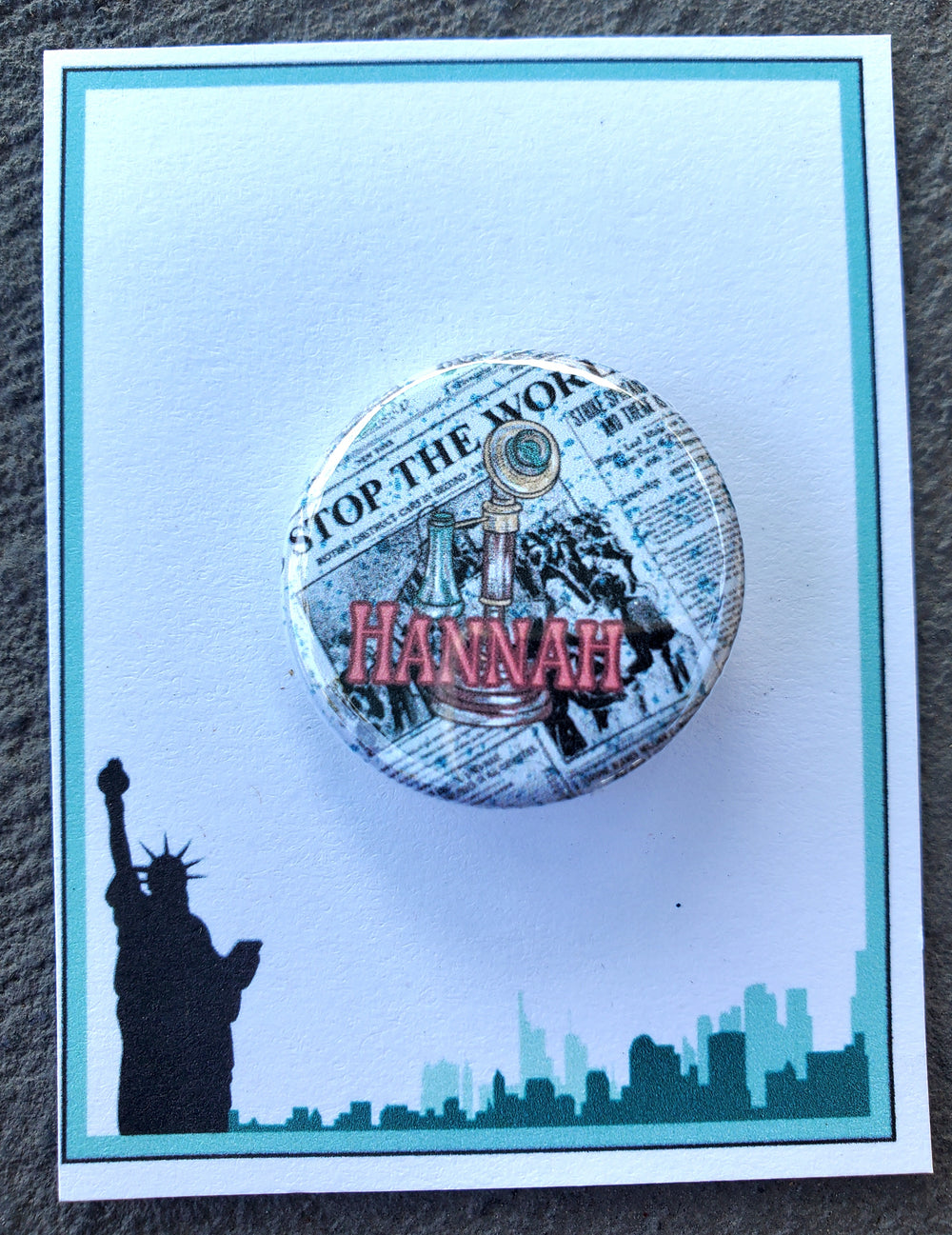 NEWSIES "Hannah" Metall Button