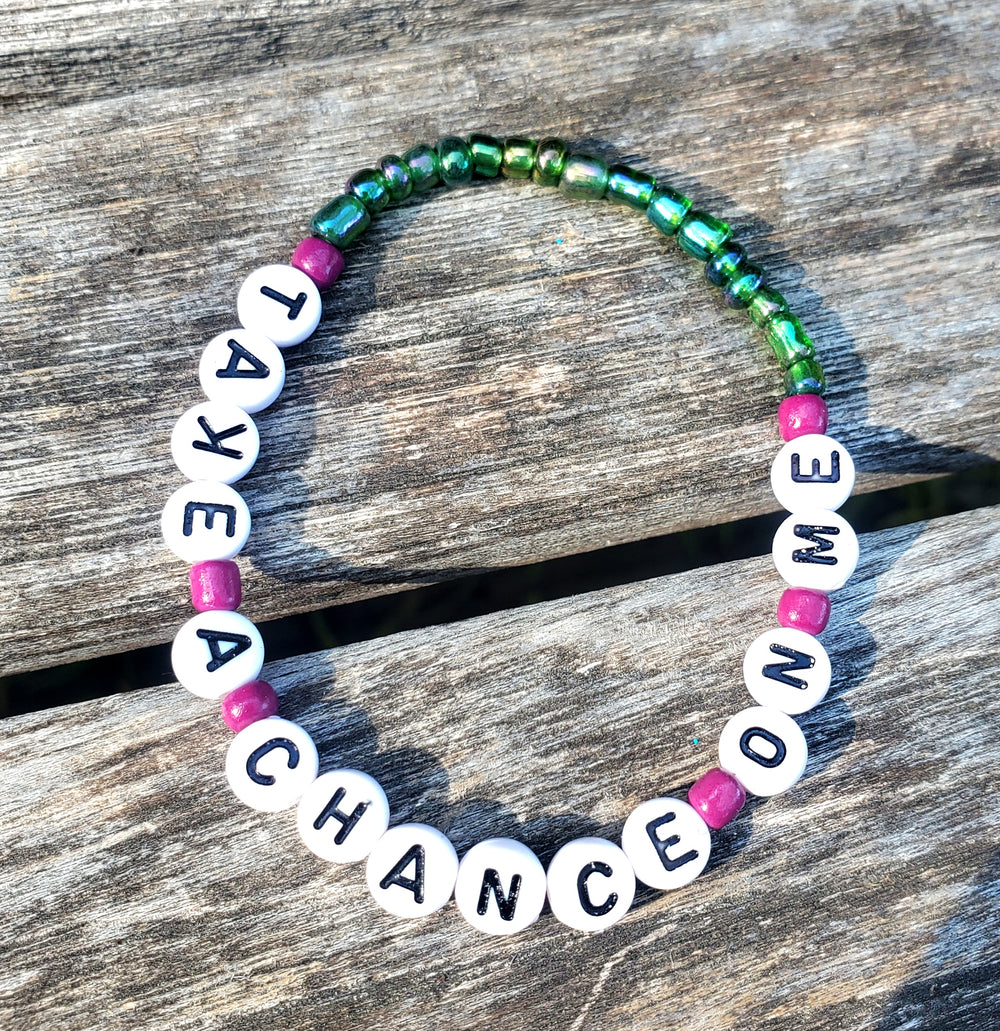 MAMMA MIA „Take a Chance on Me“ Perlen-Buchstabenarmband