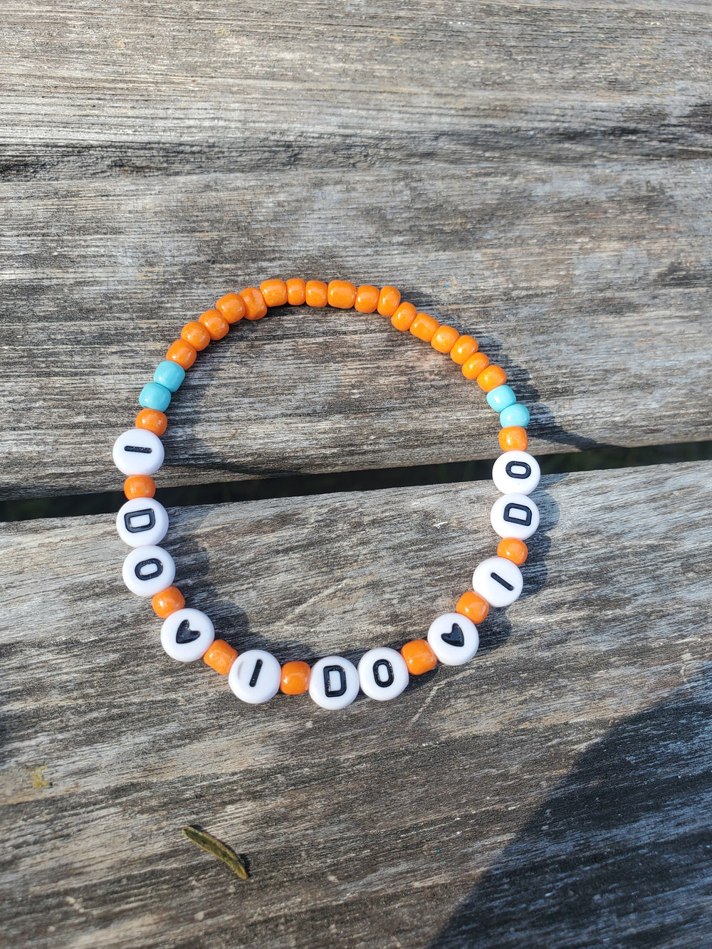 MAMMA MIA „I Do, I Do, I Do“ Buchstabenarmband mit Perlen